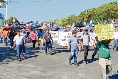 Marchan por docentes imputados por FGR