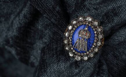 Morton subastará anillo de Maximiliano