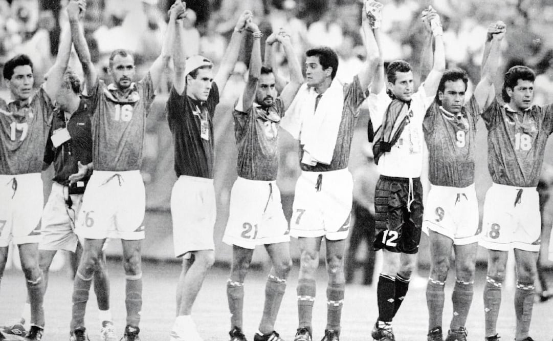 Enfrentamiento entre Bulgaria y México en julio de 1994. Tras caer en tanda de penales, México quedó fuera del mundial en octavos de final. En su libro La pluma y el achique. Historias de futbol, el periodista Alejandro Toledo habla de la cobertura que hizo de aquel mundial, entre otras experiencias relevantes como reportero y aficionado. Foto: Archivo EL UNIVERSAL