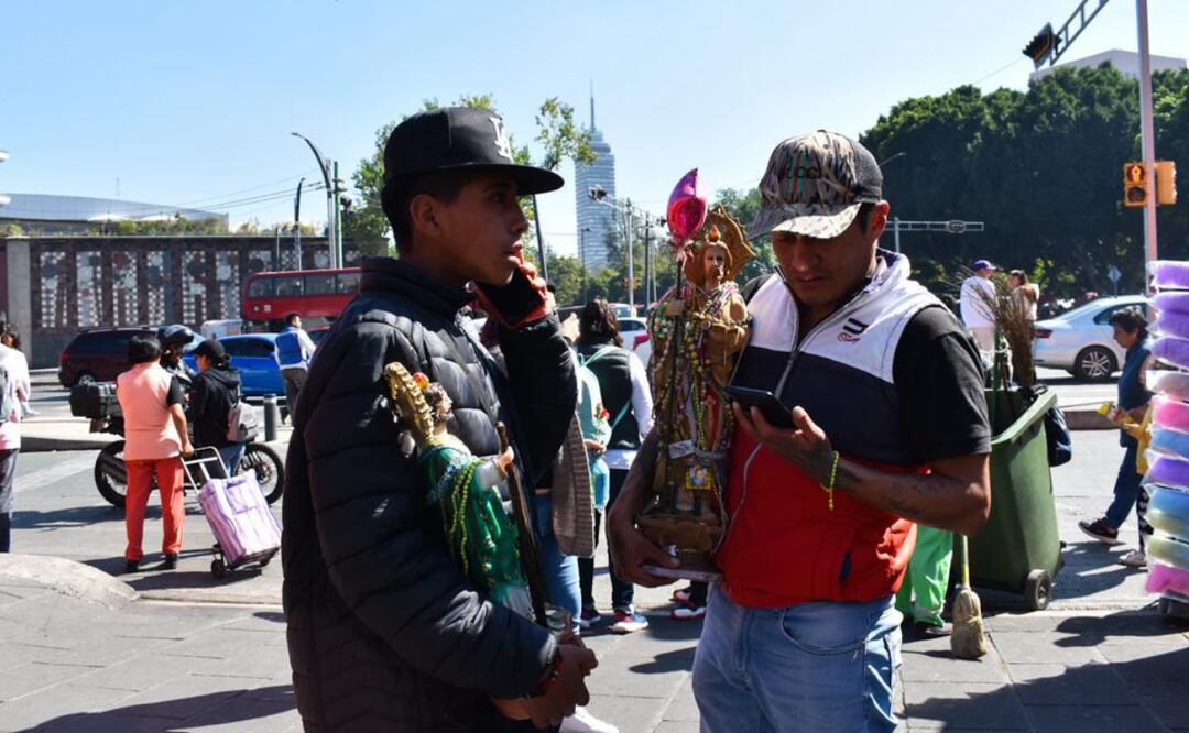 FIELES DE SAN JUDAS ACUDEN A LA IGLESIA DE SAN HIPOLITO EN L CDMX. FOTO: ABRIL ÁNGULO/El Universal