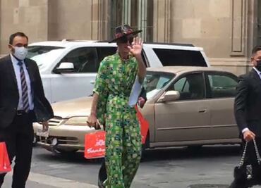 Con pastel, Edy Smol pasa por Palacio Nacional y come con Martí Batres