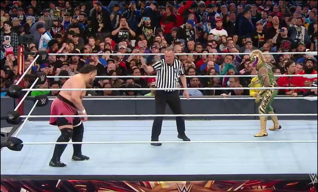 Samoa Joe vs Rey Mysterio. Foto: Twitter