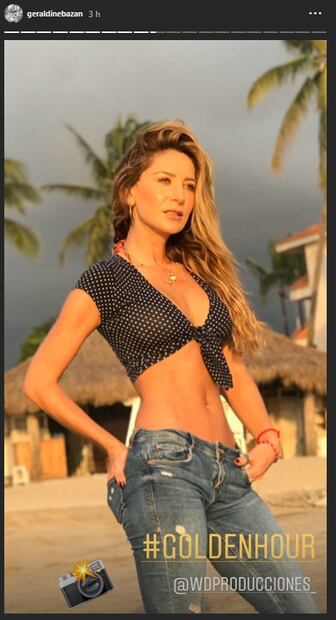 Geraldine Bazán deleita con sexys curvas en el mar 