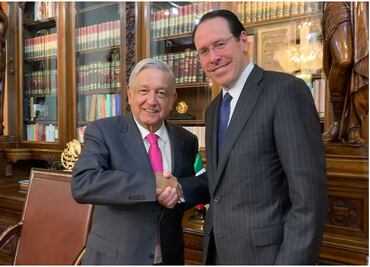 CEO de AT&T garantiza inversiones en México en reunión con AMLO