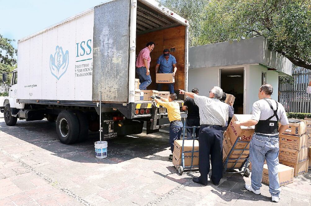 Los vehículos con 40 toneladas de víveres partieron del Almacén Central del ISSSTE, en San Fernando, con rumbo a Chiapas y Oaxaca (ISSSTE)