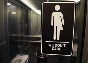 EU: Alumnos transexuales elegirán qué baño usar en escuelas