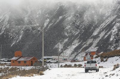 Bajas temperaturas pintan de blanco el Nevado de Toluca