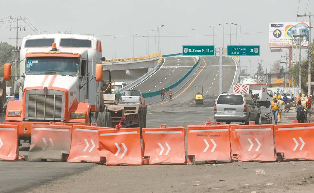 Alrededor del aeropuerto continuaban ayer dando los últimos retoques a las obras. Foto: Berenice Fregoso/ EL UNIVERSAL.