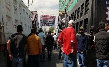 Transportistas bloquean Secretaría del Trabajo del Edomex en Toluca