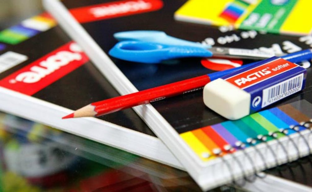 Señala que hay que revisar que el dispositivo desde el cual se efectuará la transacción tenga antivirus y programa de detección de software