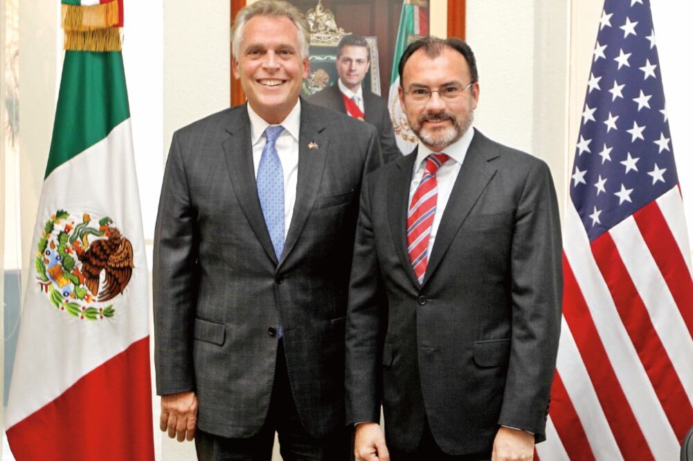 Encuentro. El canciller Luis Videgaray y el gobernador de Virginia, Terence McAuliffe, coincidieron en la importancia del comercio entre México y Virginia (SRE)