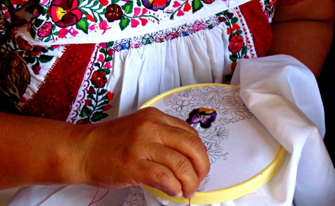 Artesanas tzotziles exigen pago de más de 572 mil pesos por trabajos elaborados. (Foto: Ariel Ojeda/ El Universal)