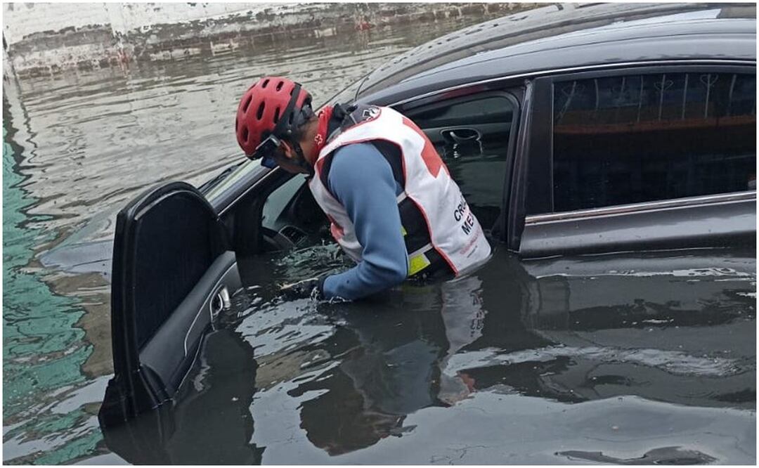 Especialistas en Rescate en Aguas Rápidas e Inundaciones, Evaluación de Daños, Urgencias Médicas, Prevención de Desastres y Atención Prehospitalaria llegaron a las colonias de Chalco a atender la emergencia. Foto: Especial