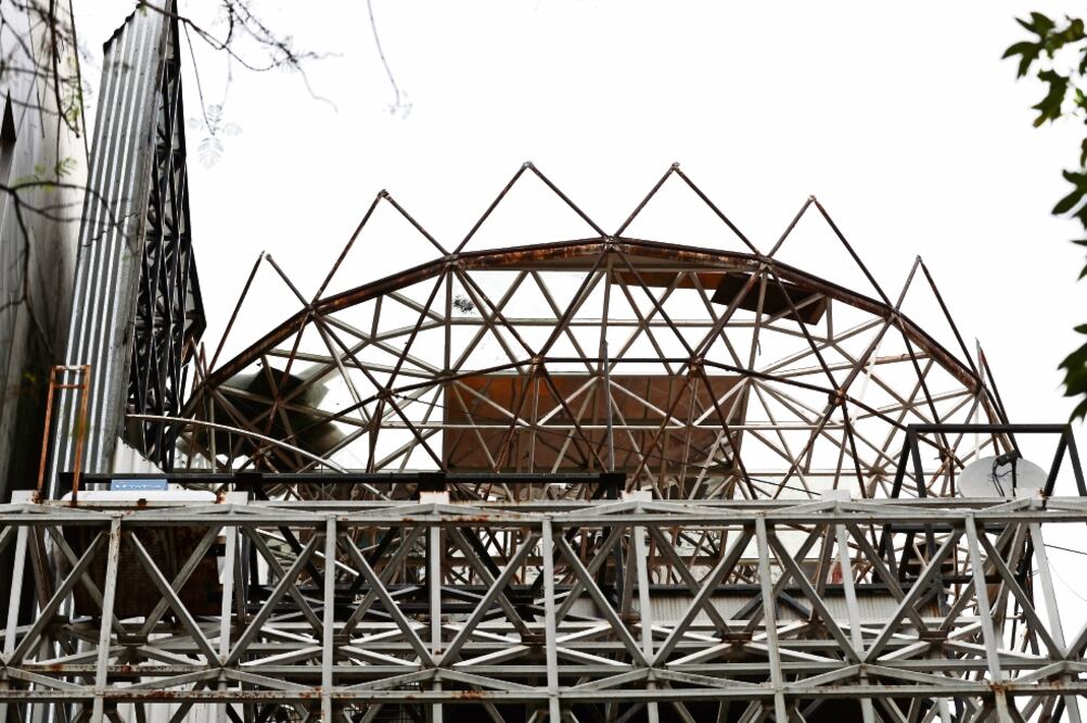 Amsterdam 270. Imagen de la azotea del inmueble, donde se localizaba una de las tres esferas que el arquitecto ideó para esta casa pionera en su tipo (VALENTE ROSAS. EL UNIVERSAL)
