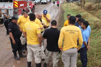 Se desborda el dren Cedritos en El Guamuchilito, Sinaloa