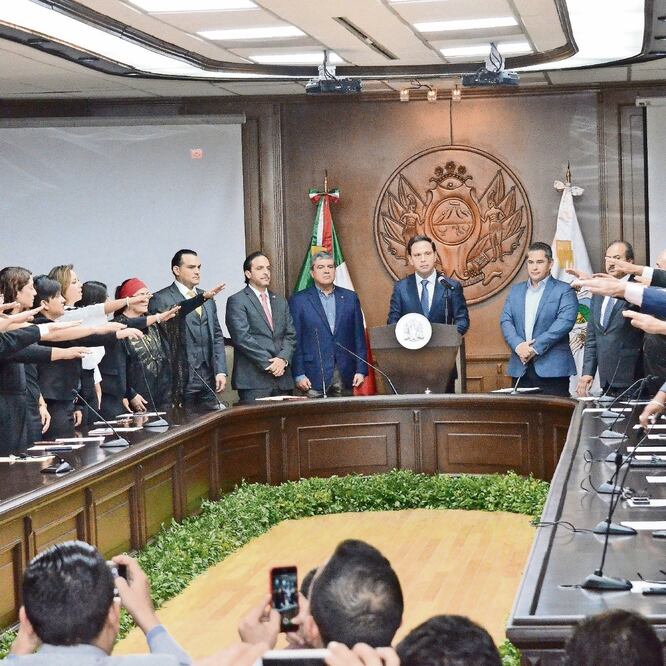 Bernardo González (al centro), presidente concejal de Monterrey, se incorporó en 2015 al equipo del gobernador Jaime Rodríguez como consejero jurídico, y en marzo de 2017 fue nombrado procurador General. Foto: EMILIO VÁSQUEZ. EL UNIVERSAL