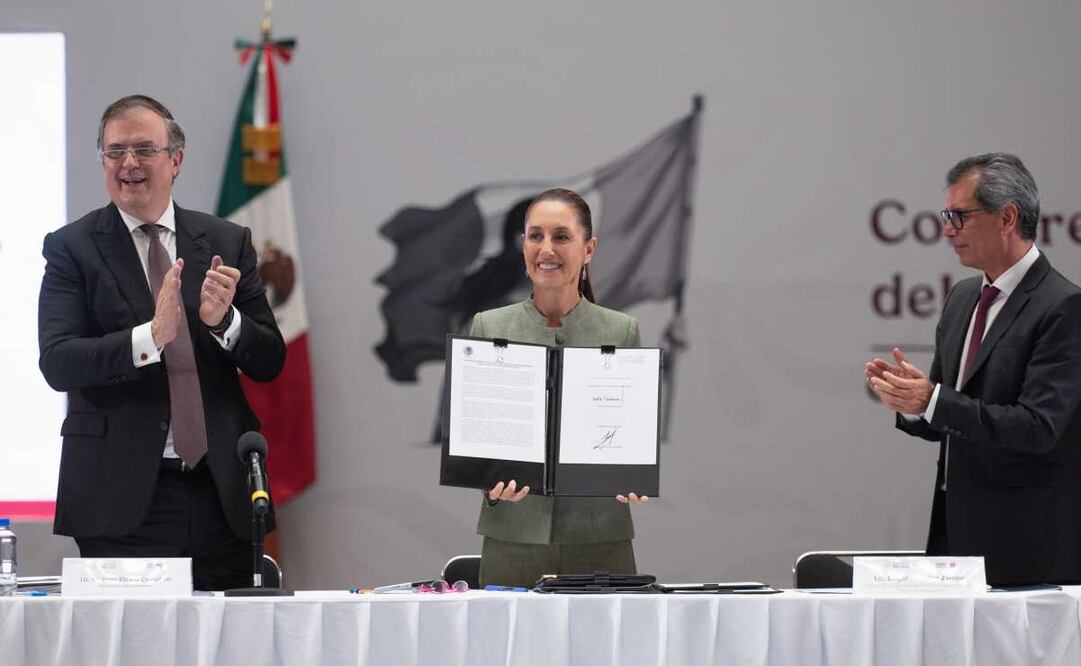 La presidenta Claudia Sheinbaum Pardo firmó un acuerdo con tiendas departamentales. Foto: Tomada de la cuenta de X de @Claudiashein.