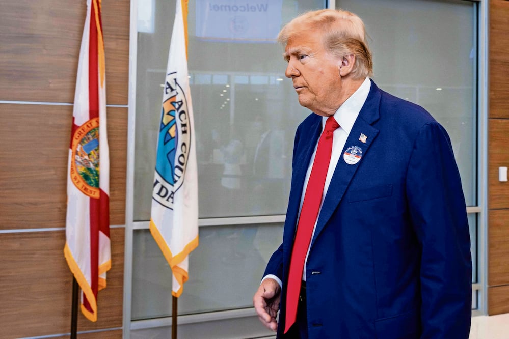 Después de votar el martes en Palm Beach, Florida, el expresidente fue cuestionado dos veces respecto a una cuestión que sopesan los votantes del estado. Foto: AFP/Archivo