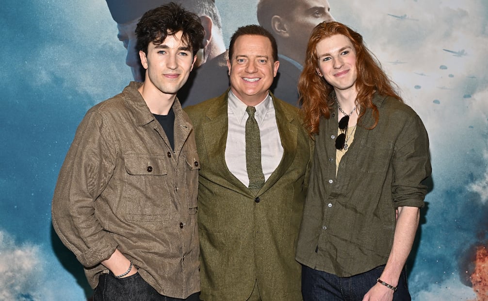 Holden Fraser, Brendan Fraser y Leland Fraser, de izquierda a derecha, asisten al estreno mundial de "Pressure".
Foto de Evan Agostini/Invision/AP.