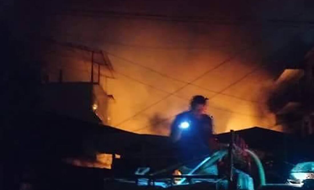 Protección Civil del estado y servicios de emergencia acudieron al lugar del siniestro. Foto: Especial