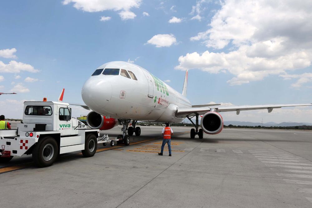 La aeronave que transportaba pasajeros aterrizó en la pista del Aeropuerto de Monterrey. Foto: Archivo