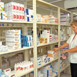 Presidencia señala a 10 proveedores de medicinas