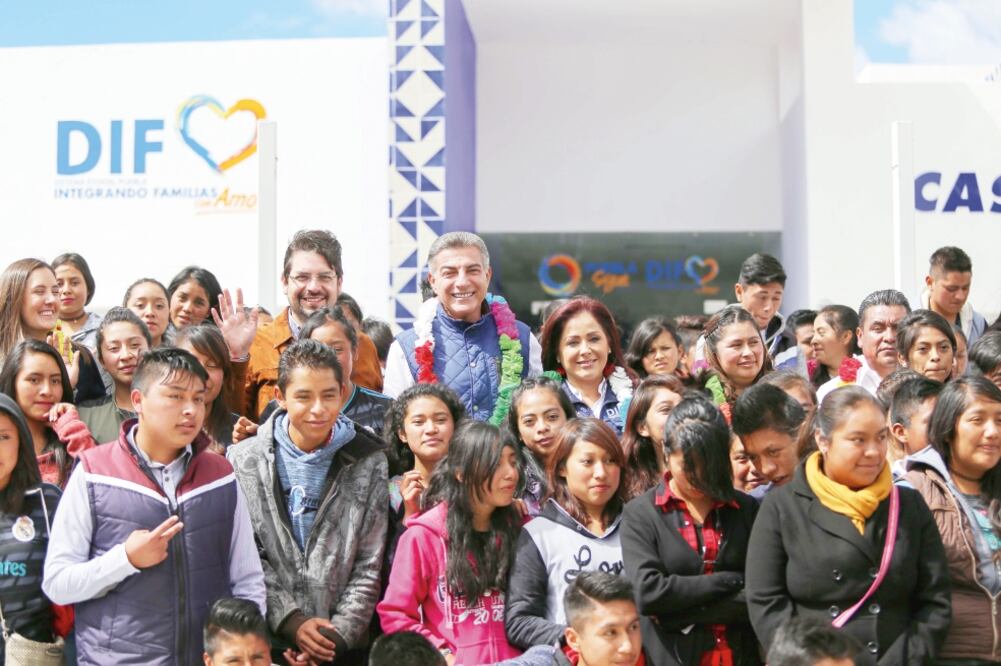 El gobernador Antonio Gali encabezó la entrega de la Casa Jóvenes en Progreso para impulsar el desarrollo de los niños y adolescentes de la región. 
