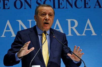 Turquía amplía estado de emergencia por otros tres meses