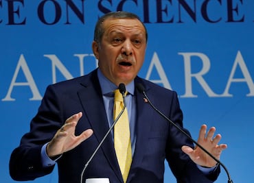 Turquía amplía estado de emergencia por otros tres meses