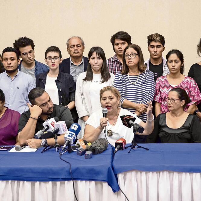 Familiares de “presas políticas” participaron ayer en una rueda de prensa en Managua para denunciar la represión que, dicen, sufren las detenidas. (JORGE TORRES. EFE)