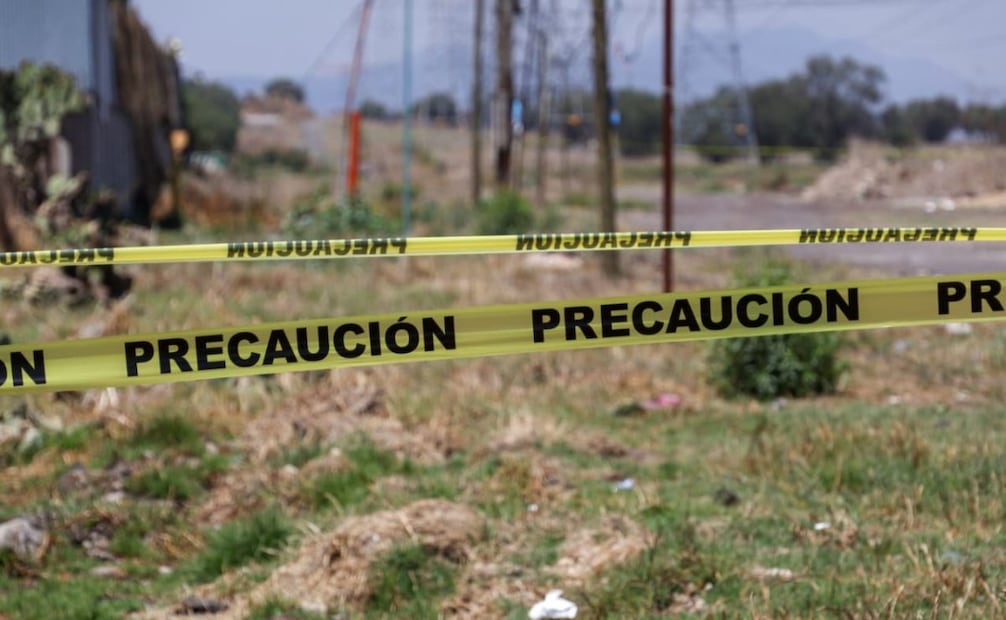 Fiscalía y Pemex revisan túnel clandestino en Acolman; hay cuatro fallecidos.
Foto: Karla Guerrero.