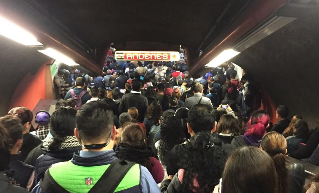 Esta mañana se vive caos en Línea 7 del Metro. Foto tomada de : @bajounalibelula