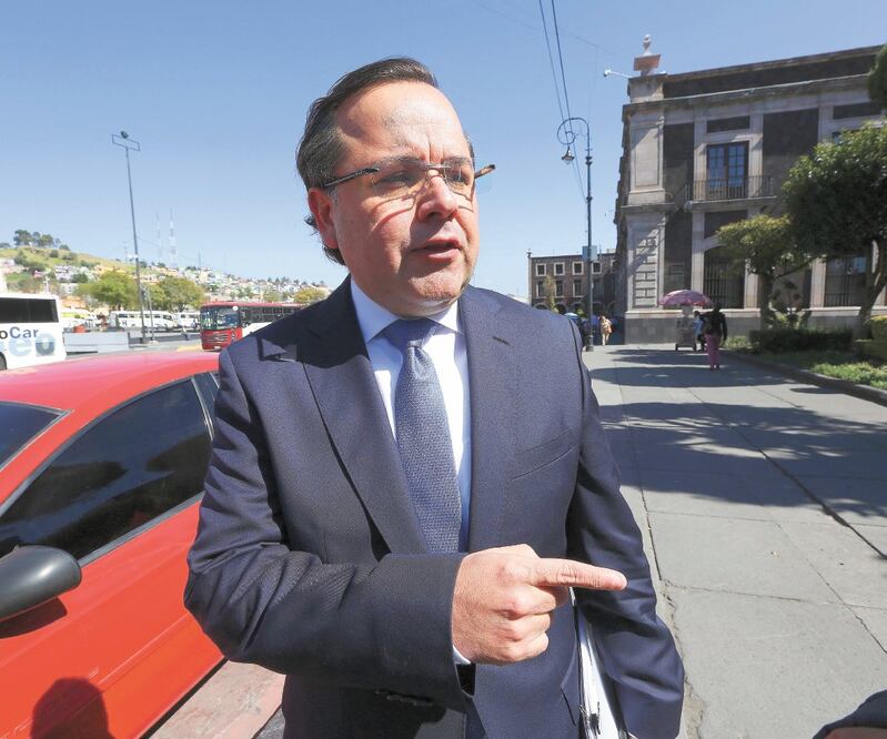 El subsecretario de Ingresos, Arturo Lozano, dijo que es considerada en desacato la empresa que no da de alta a sus empleados en el IMSS. JORGE ALVARADO. EL UNIVERSAL