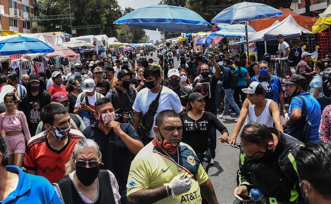 Sheinbaum señaló que muchos establecimientos no cumplieron con las reglas de sanidad y se desbordó la afluencia. Foto: Archivo / El Universal