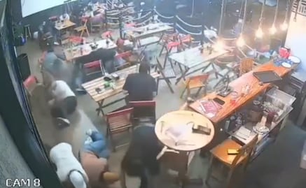 VIDEO: Ataque armado en bar de Brasil deja dos muertos; investigan si mujer herida en tiroteo era el objetivo