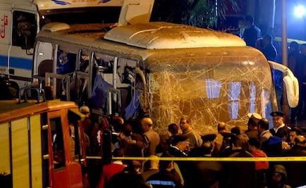 Suman 4 muertos y 10 heridos tras explosión en autobús en Egipto