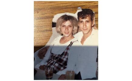 Scarlett Johansson le invita "unos tragos" a su doble