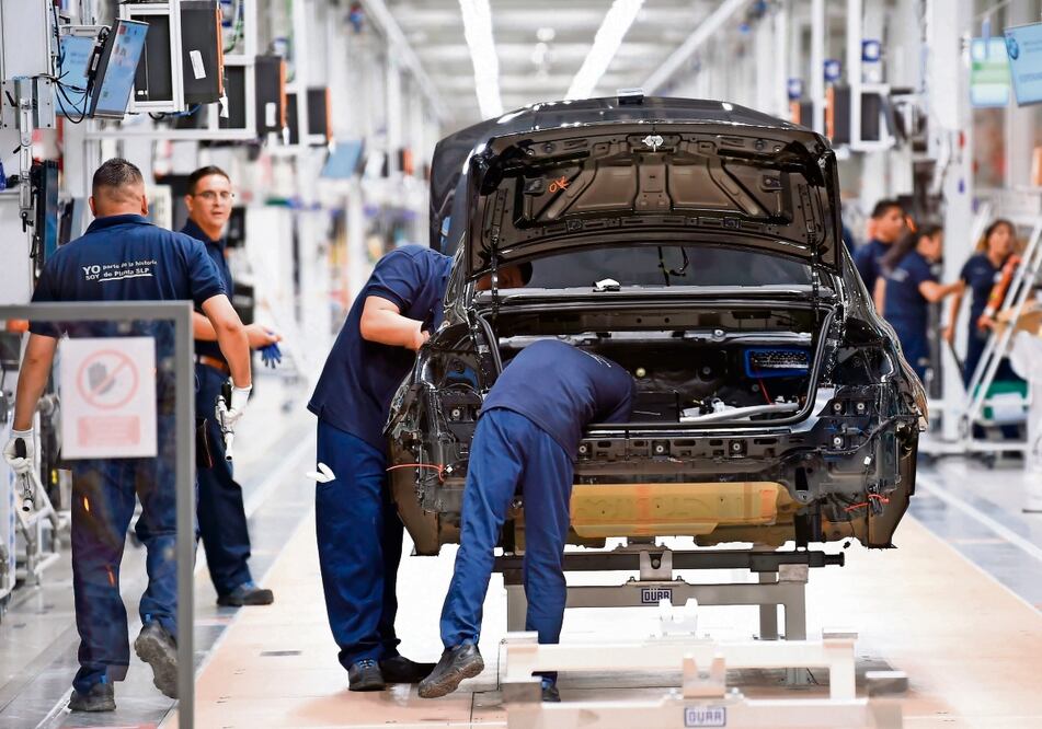 La nueva norma impulsará créditos para fabricantes de vehículos por tecnologías que reduzcan emisiones. Foto: Archivo | El Universal