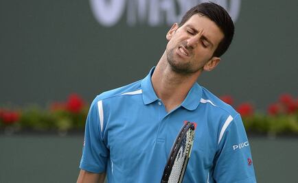 Djokovic sufre, pero avanza