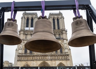 Notre Dame recibe la campana olímpica de París 2024 a un mes de su apertura