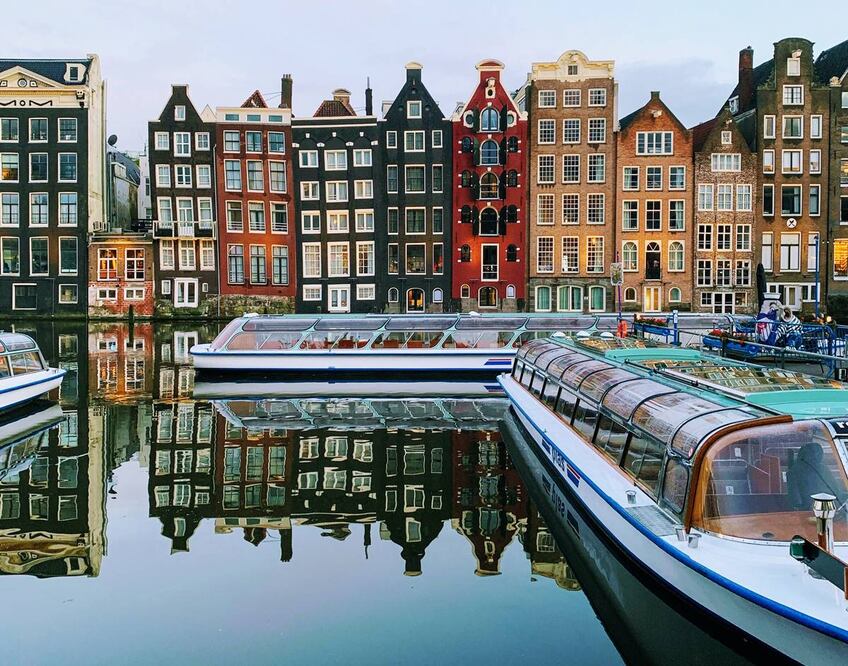Ámsterdam se encuentra entre las 10 ciudades más atractivas del mundo. Foto: Rifad Lafir. Unsplash