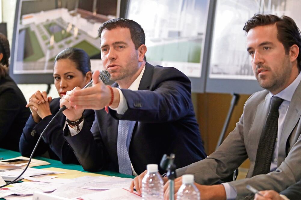 Ante diputados federales, Alfredo Castillo acusó falta de transparencia de recursos por parte de las federaciones y detalló que existen averiguaciones previas en la PGR contra las de Atletismo, Tiro con Arco, Beisbol y Frontón(LUCÍA GODÍNEZ. EL UNIVERSAL)