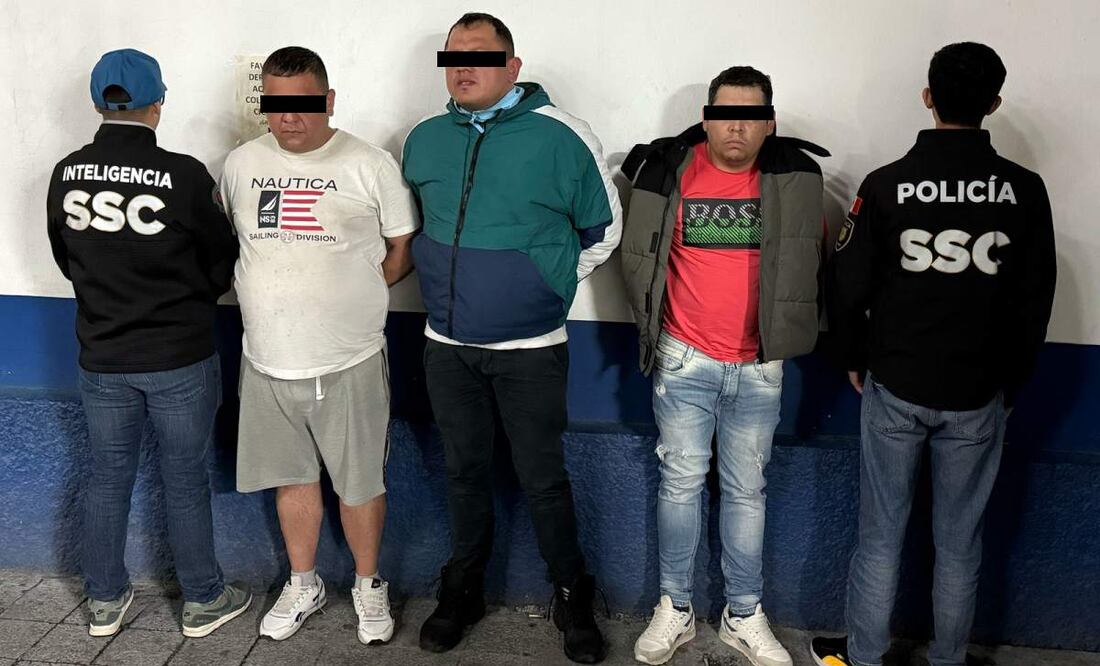 Detienen en la alcaldía Cuauhtémoc a Rogelio Reyes (centro) alias "El Chabelo", integrante de La Unión Tepito junto a otros dos cómplices (22/02/2025). Foto: Especial