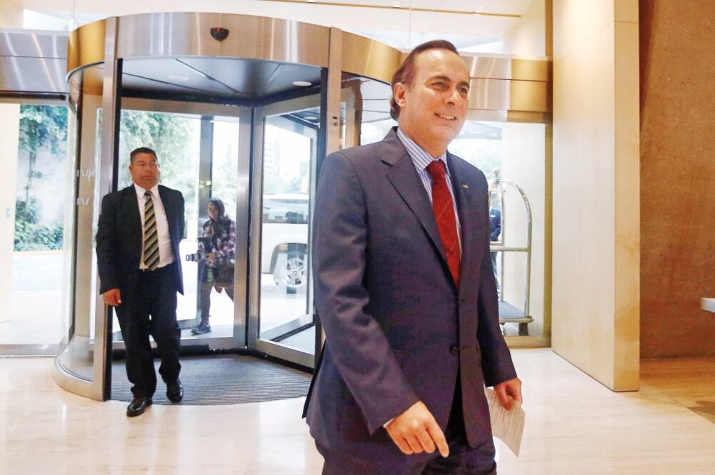 Durante su visita al hotel donde se desarrolla la renegociación del TLCAN, Juan Pablo Castañón, presidente del CCE, se disculpó con la sociedad por la secrecía que existe alrededor de las rondas del acuerdo comercial (GARRIDO. REUTERS)