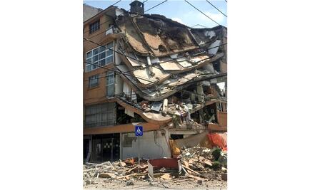 Reportan derrumbe en edificio de la colonia Del Valle