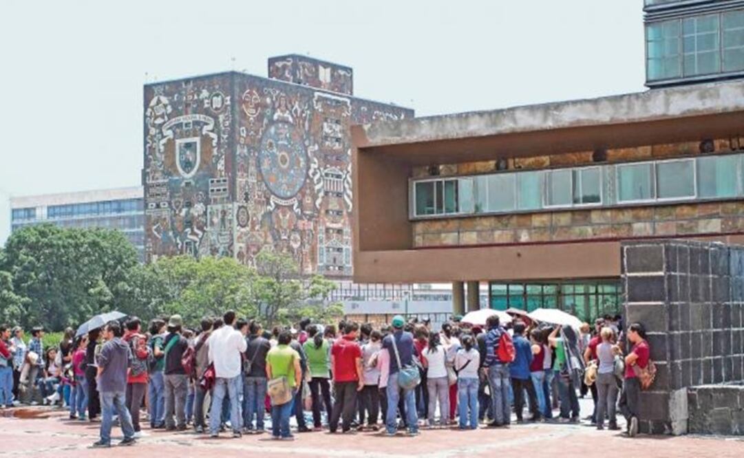 Young people seen near the Central Library and the Rectory Tower the UNAM – Photo: File photo/EL UNIVERSAL