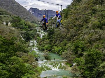 Vuela sobre la cascada de Micos, ¡en bicicleta!