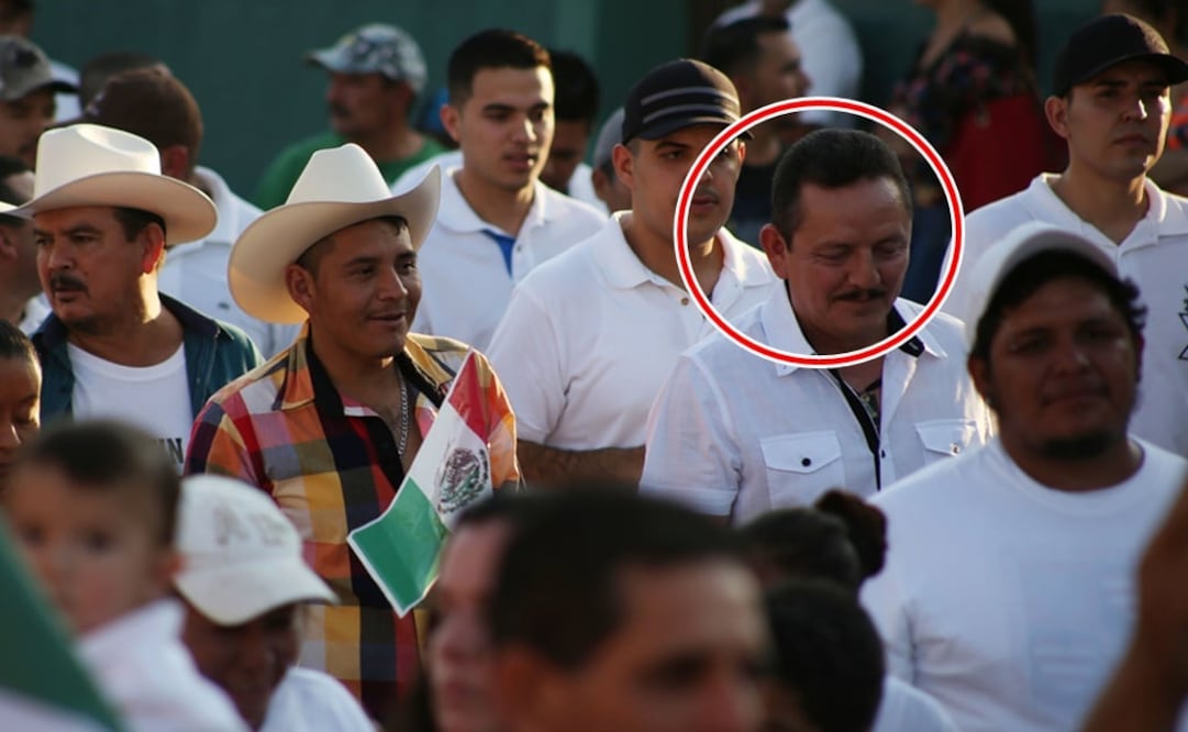 "El Abuelo", junto a Cemeí Verdía, en el tercer aniversario del levantamiento de las autodefensas en Michoacán. Foto: Archivo EL UNIVERSAL