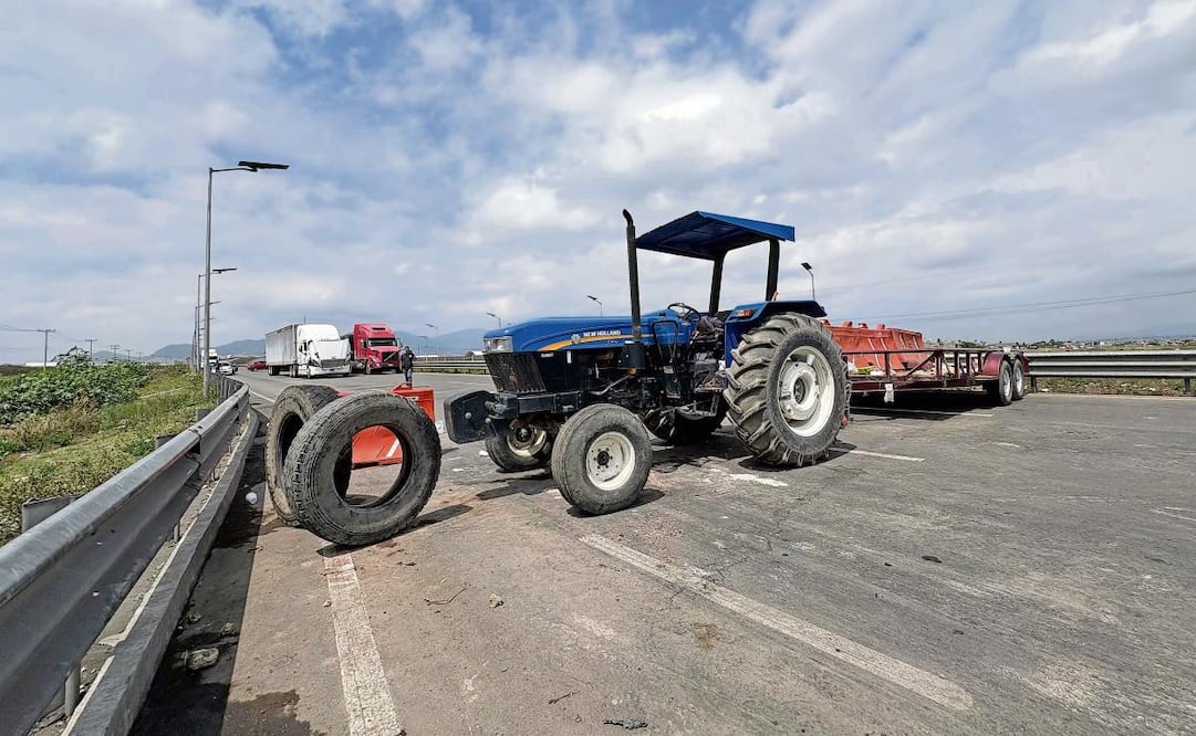 Ejidatarios bloquearon desde el lunes la carretera Camino a Tonanitla, vía de acceso al AIFA. Foto: ARTURO CONTRERAS/EL UNIVERSAL