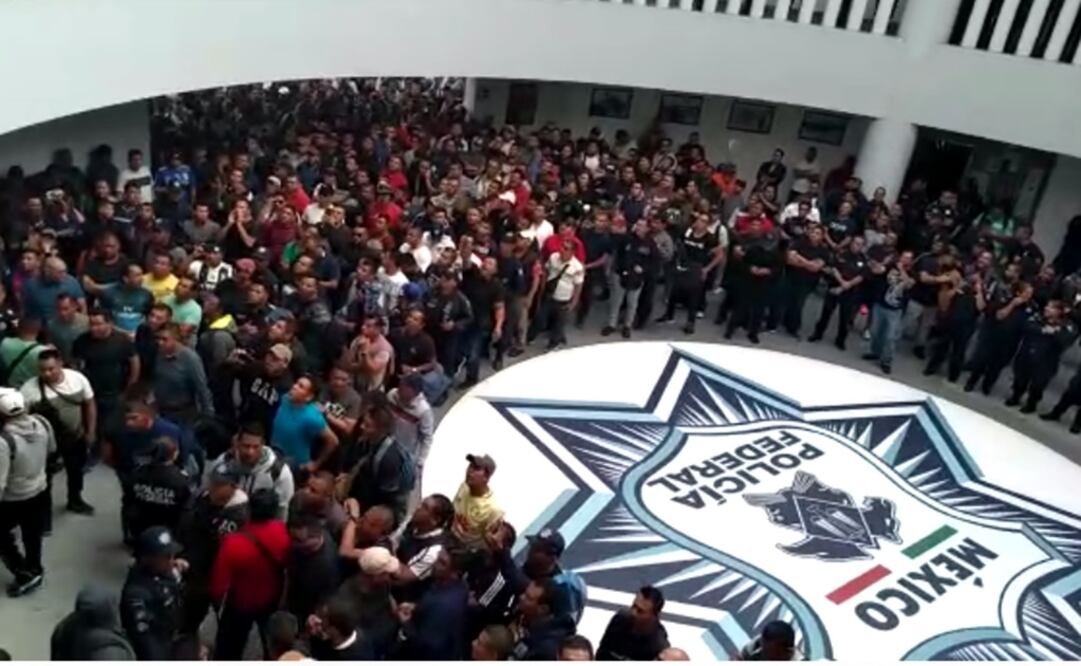 Protesta de la Policía Federal / Captura de pantalla, video Manuel Espino. EL UNIVERSAL